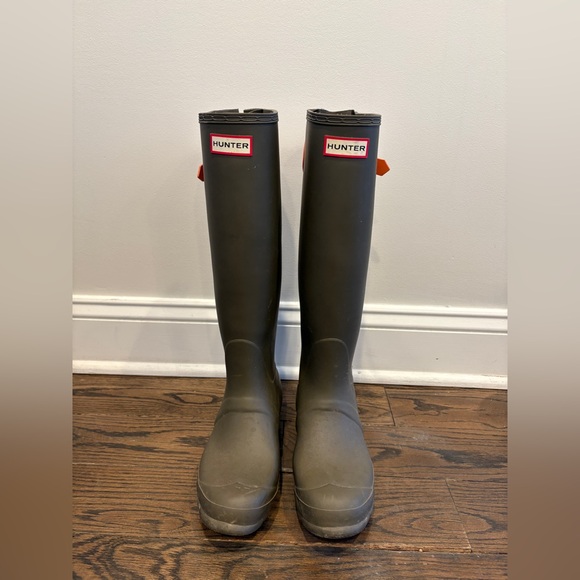 Hunter Classic Army Green Rain Boots - Picture 1 of 6